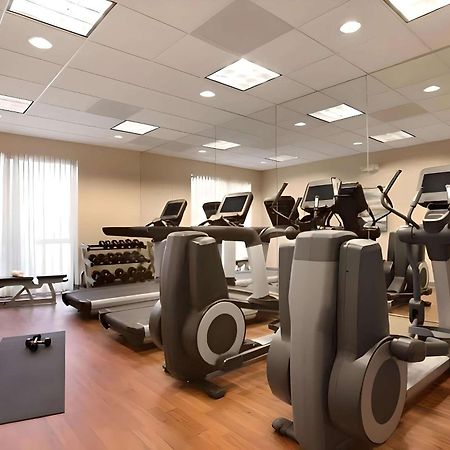 Comfort Suites Milwaukee West Bagian luar foto