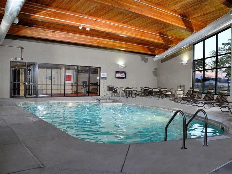 Comfort Suites Milwaukee West Bagian luar foto