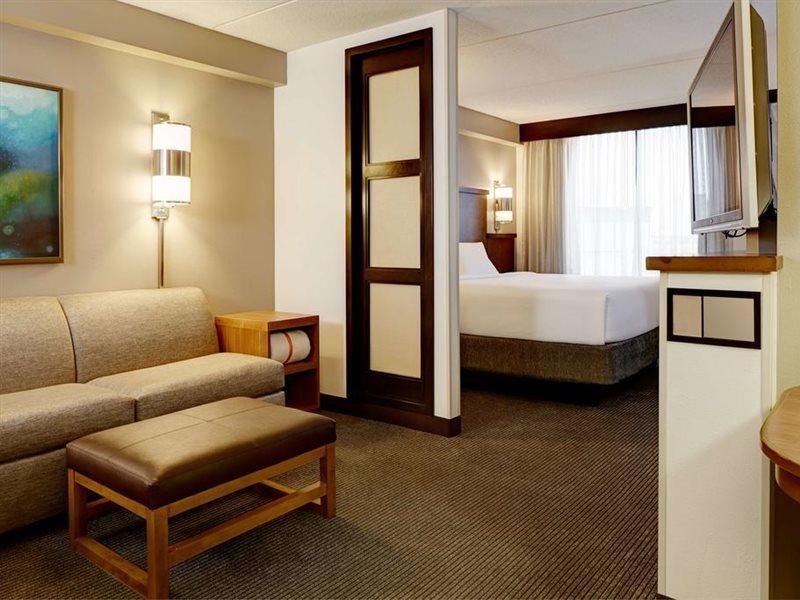 Comfort Suites Milwaukee West Bagian luar foto