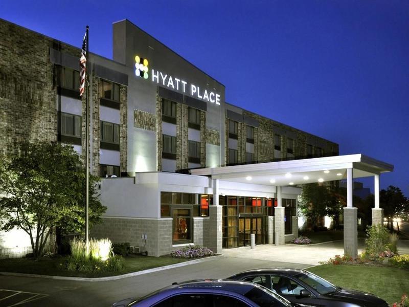 Comfort Suites Milwaukee West Bagian luar foto
