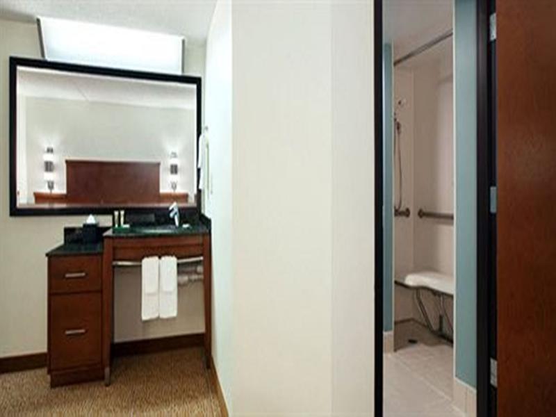 Comfort Suites Milwaukee West Bagian luar foto