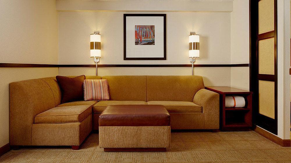 Comfort Suites Milwaukee West Bagian luar foto