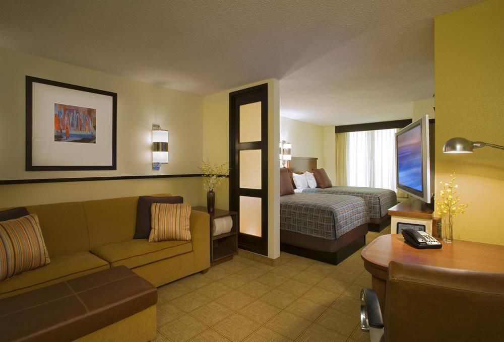 Comfort Suites Milwaukee West Bagian luar foto